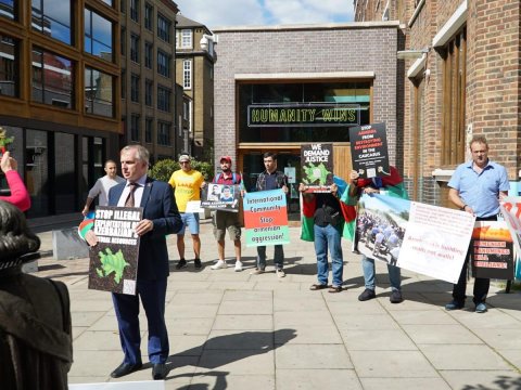 Londondakı icmamız “Amnesty İnternational” qarşısında etiraz edib - FOTO