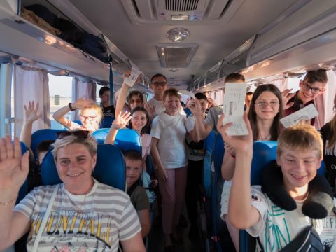 Ukraynalı uşaqlar Özbəkistanda - FOTOLAR