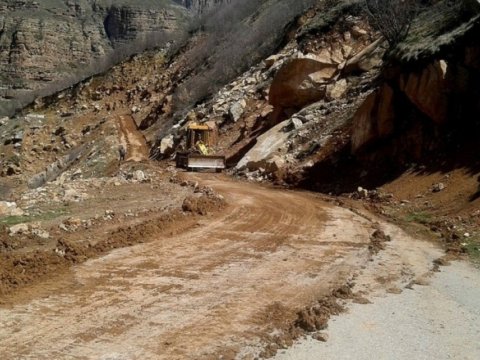 Quba-Xınalıq yolunda problem yarandı - Yağışa görə...
