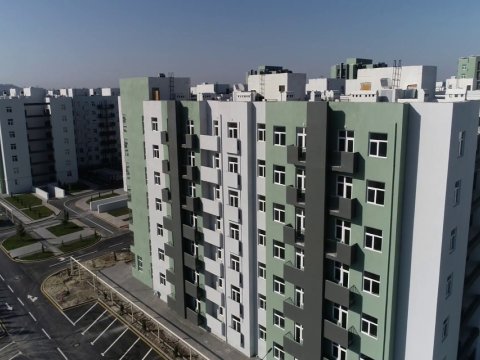 Özünü 10-cu mərtəbədən atdı