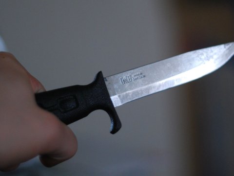 55 yaşlı qonşusunu bıçaqladı