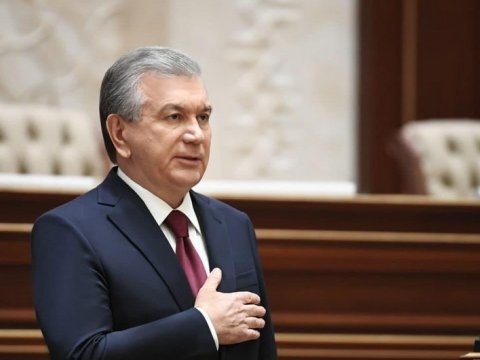 Mirziyoyev Heydər Əliyevin məzarını ziyarət etdi