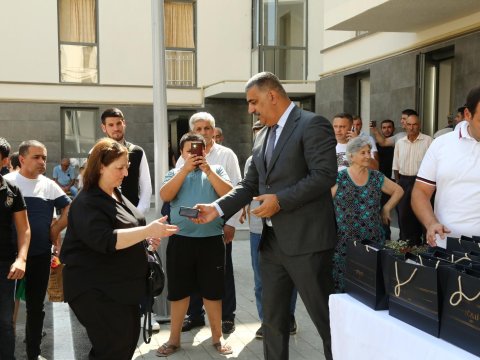 Füzuliyə köçürülən ailələrə mənzillərinin açarları təqdim edildi - FOTOLAR