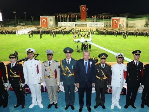 Türkiyədə 3 azərbaycanlıya zabit rütbəsi verildi - FOTO