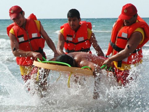 Dənizdə yenə batan var