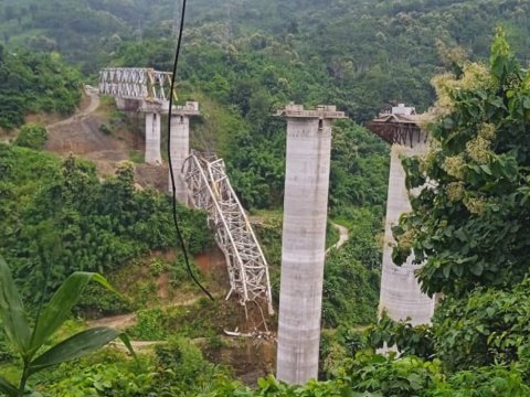 Körpü uçdu - 26 nəfər həlak oldu