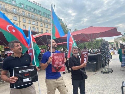 Berlində Ermənistan terroruna etiraz - FOTOLAR