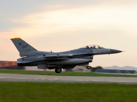 Daha bir ölkə Ukraynaya F-16 verəcək