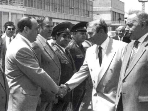 Bir şəklin tarixçəsi: Heydər Əliyev komandasının “uzaqvuran topları” - Kimlər gəldi, kimlər getdi...