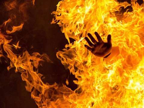 43 yaşlı qadın özünü yandırdı - Dəhşətli hadisə