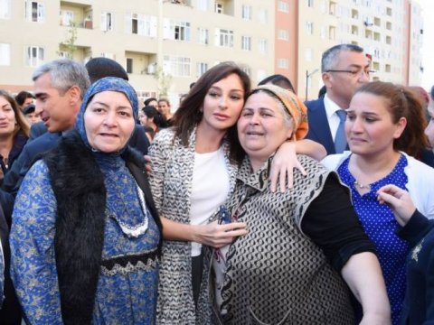 Məcburi köçkünlər daim Mehriban Əliyevanın diqqətində olub
