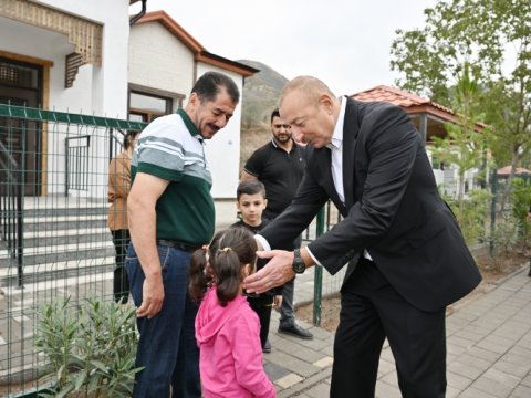 Prezident və xanımının Zabux sakinləri ilə səmimi söhbəti