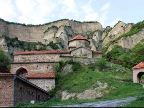 6-cı əsrə aid monastırda torpaq sürüşməsi 