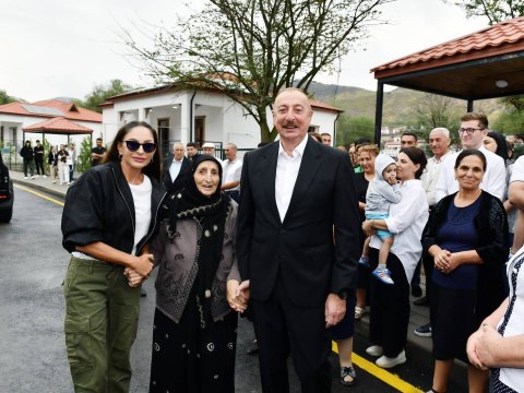 82 yaşlı Qəribə nənə 30 ildən sonra Laçında - VİDEO