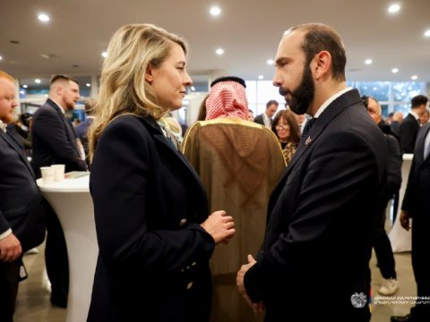 Mirzoyan kanadalı həmkarı ilə danışıqlar apardı