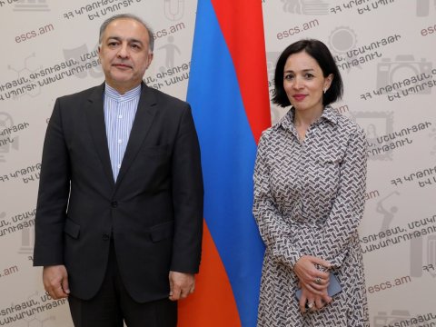Ermənistan məktəblərində fars dili tədris olunacaq