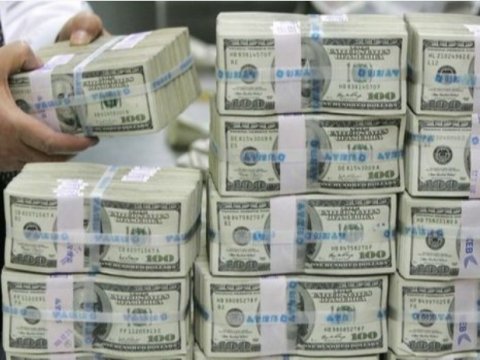 Hərracda dollara təlabat azalıb