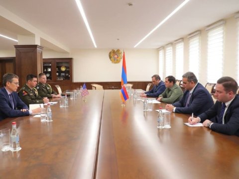 Papikyan ABŞ diplomatı ilə hərbi əməkdaşlığı müzakirə etdi