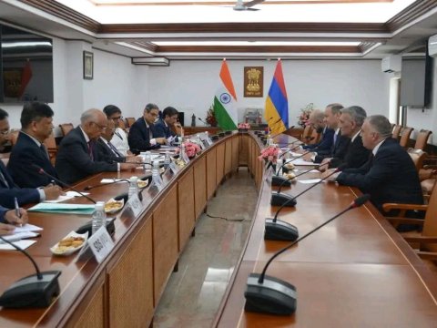 Qriqoryan Hindistan baş nazirinin müşaviri ilə görüşdü - FOTO