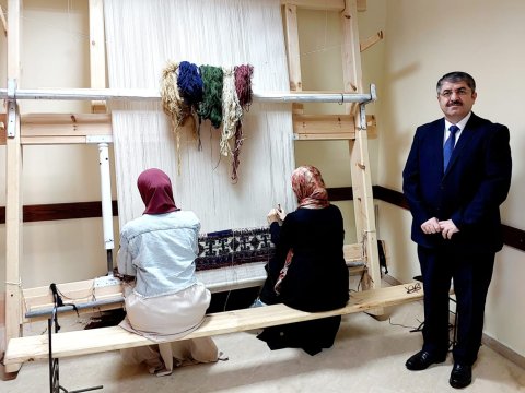 Misir-Azərbaycan Dostluq Cəmiyyətinində xalçaçılıq sənəti tədris OLUNUR
