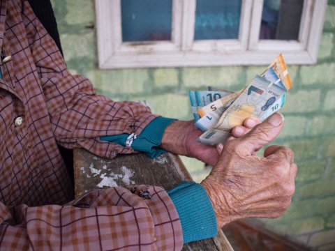 170 min nəfər 300 manatdan aşağı maaş alıbmış - Onlar kimlərdir...