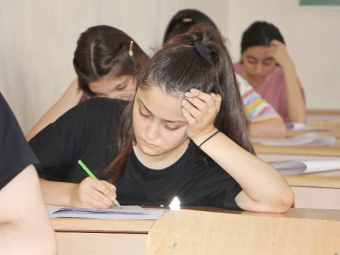 Ali məktəblərdə 3 mindən çox yer boş qalıb