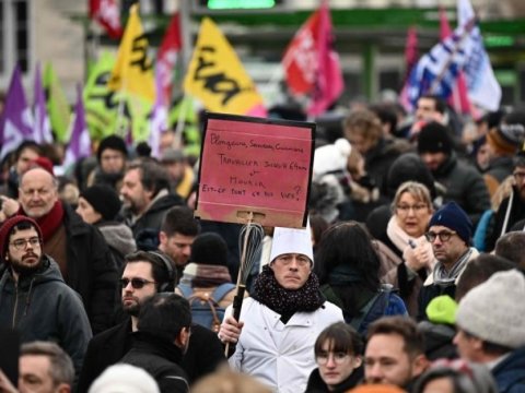 Fransanı yenidən etiraz nümayişləri bürüyür