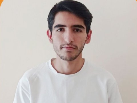 Universitet Uşaq Evindən tələbə adını qazanmış oğlanı himayəyə götürdü