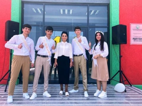 Ağalı məktəbinin iki məzunu tələbə oldu