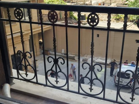 Məktəbli qız özünü binadan atdı