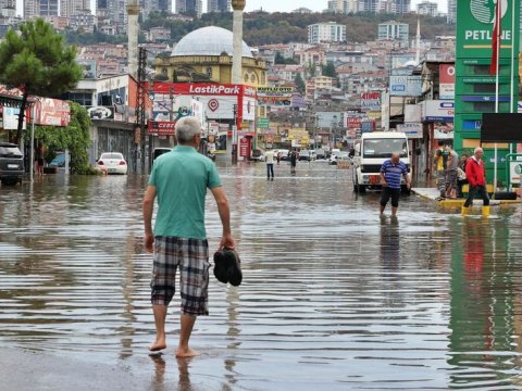 Türkiyədə daşqınlar 3 nəfərin ölümünə səbəb oldu