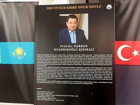 Darhan Kıdıralıya Yunus Əmrə Mükafatı verildi