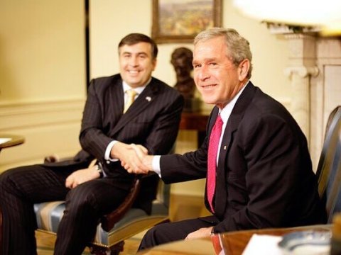 Saakaşvili ilə necə rəftar edildiyini gördükcə ağrı keçirirəm - BUŞ