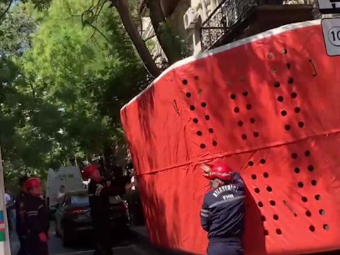 Bakıda intihara cəhdin qarşısı belə alındı - VİDEO