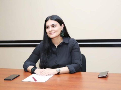 Söylədiklərin qədər deyil, etdiklərin qədərsən - “İlin gənc müəllimi” YAZIR