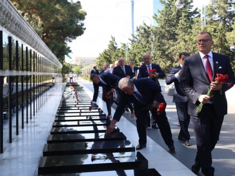 Slovakiya Milli Şurasının sədri Şəhidlər xiyabanında - FOTO