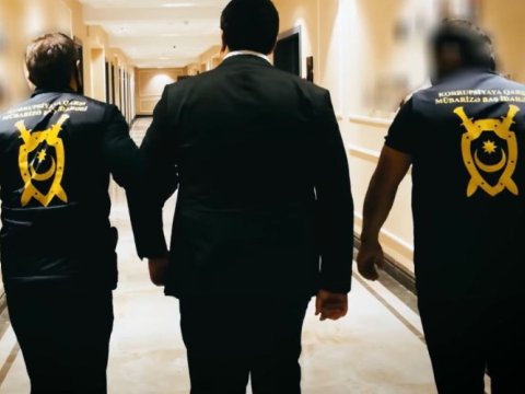 Gömrükdə korrupsiya əməliyyatı: Rüşvətlə maşın keçirən məmur TUTULDU