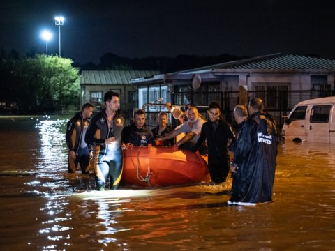 İstanbula sel gəldi - Ölən və yaralananlar var