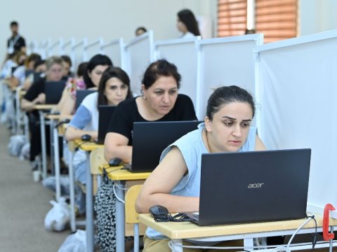 21 müəllim sertifikasiya imtahanından 