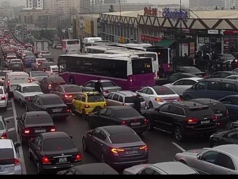 Hazırda avtobuslar TIXACDA gözləyir