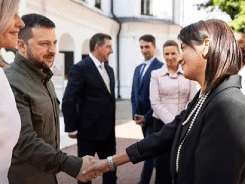 Anna Akopyan özünün Zelenskilərlə şəklini yaydı - FOTO