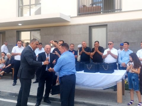 Füzuliyə köçən 25 ailəyə evlərin açarları təqdim olundu