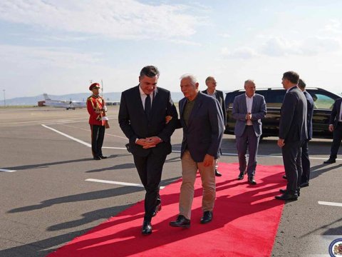 Borrel Gürcüstana gəldi