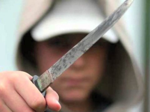 16 yaşlı yeniyetmə atasını öldürdü