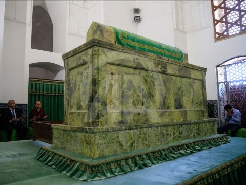 Əhməd Yasəvinin məqbərəsini dağıtmaq istəyənlər saxlanıldı