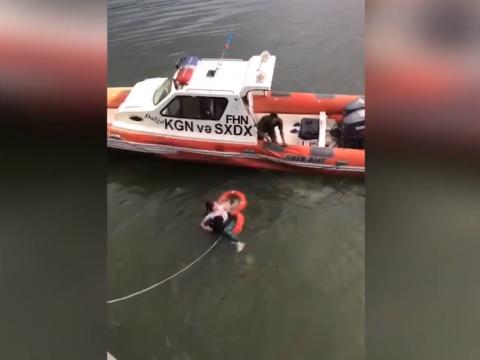 Dənizdə boğulan şəxs xilas edildi 
