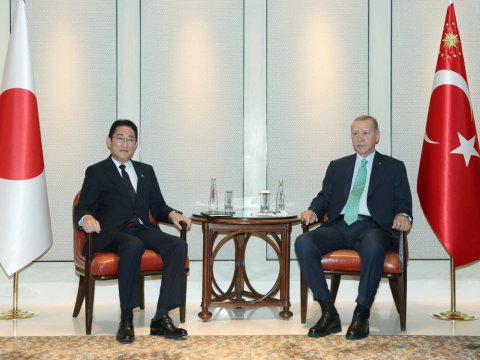 Ərdoğan baş nazirlə qlobal məsələlərdən danışdı
