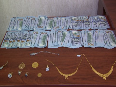 Bakıda evdən külli miqdarda pul və qızıl oğurlandı - FOTO