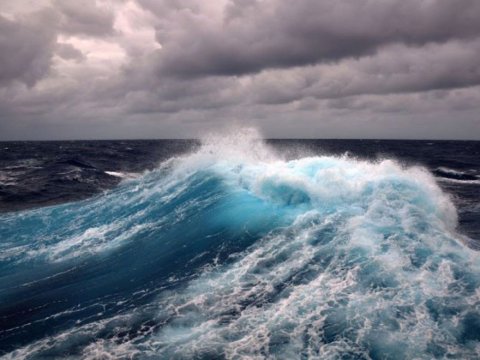 Xəzərdə dalğaların hündürlüyü 5 metrə çatdı