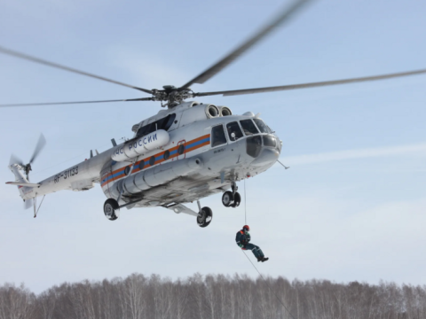 3 nəfəri daşıyan helikopter qəzaya uğradı